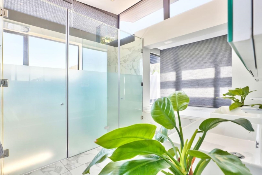 5 Bedroom Property for Sale in Fresnaye Western Cape